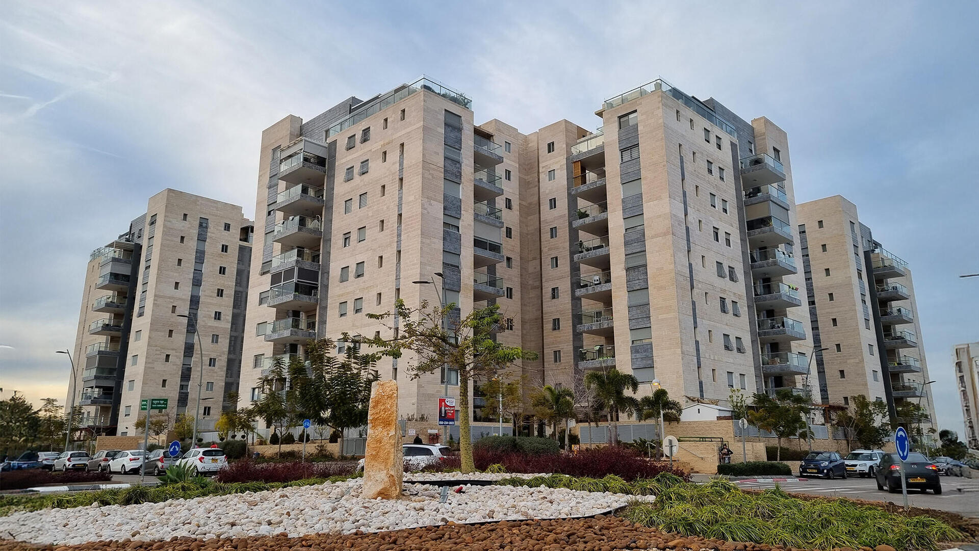 בנייני מגורים בניינים בשכונת אביב ראש העין 