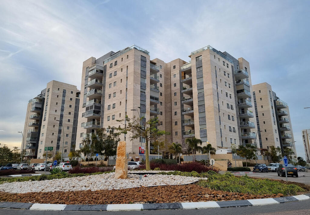 מגורים במרכז הארץ. שפל של 20 שנה בהיקף העסקאות (צילום: אוראל כהן) בנייני מגורים בניינים בשכונת אביב ראש העין