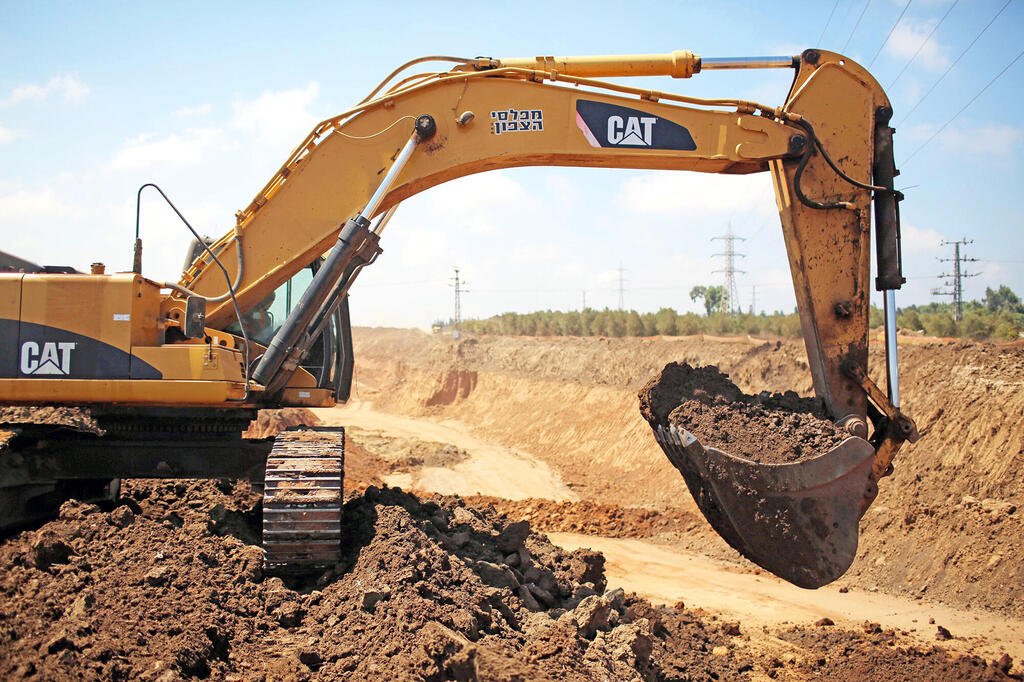 עבודות תשתית. "כמעט כל הסיכונים הם על הקבלן", אומר מנכ"ל חברת תשתיות (צילום: גלעד קוולרציק) עבודות תשתית סלילה כביש 531 נתיבי ישראל