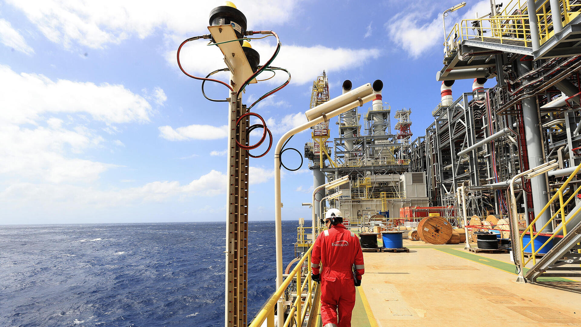 עובד של חברת אנרגיאן ב אסדת הגז כריש