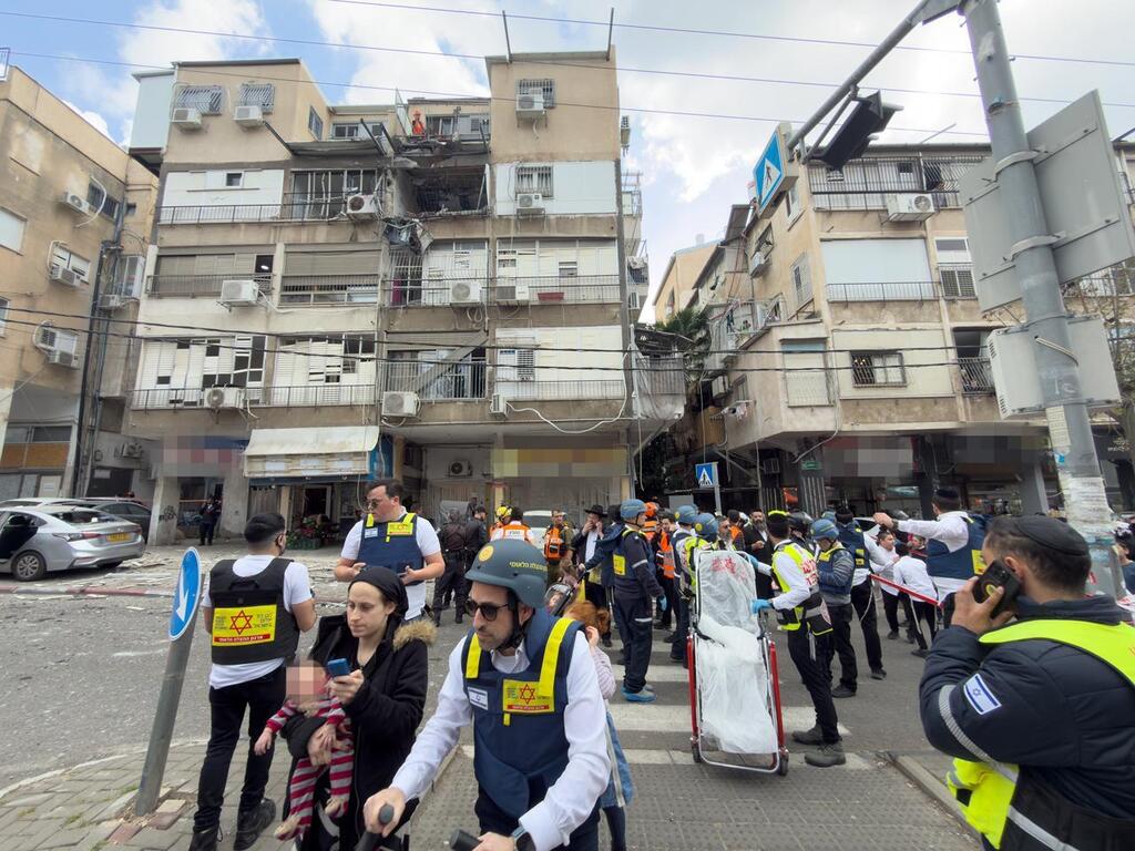 פגיעה במרכז בני ברק טיל מ איראן 15.3.26