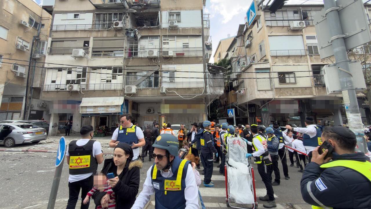 פגיעה במרכז בני ברק טיל מ איראן 15.3.26