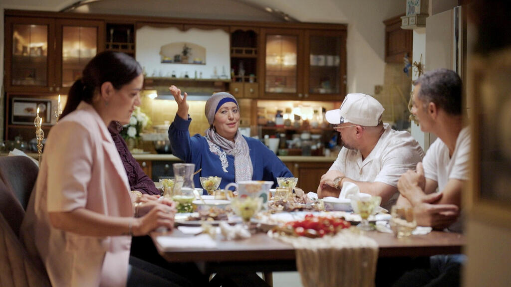 מתוך הסדרה בואו לאכול איתי בערבית פנאי