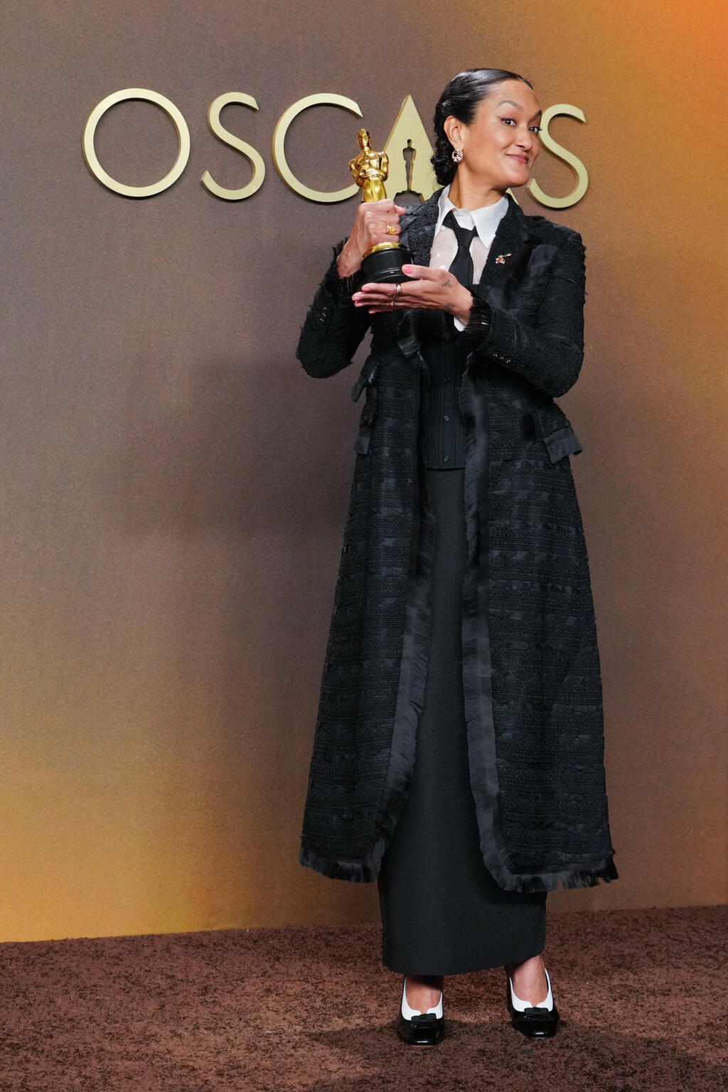 פנאי אוטום דורולד אקאפו, האישה הראשונה שזוכה באוסקר על צילום