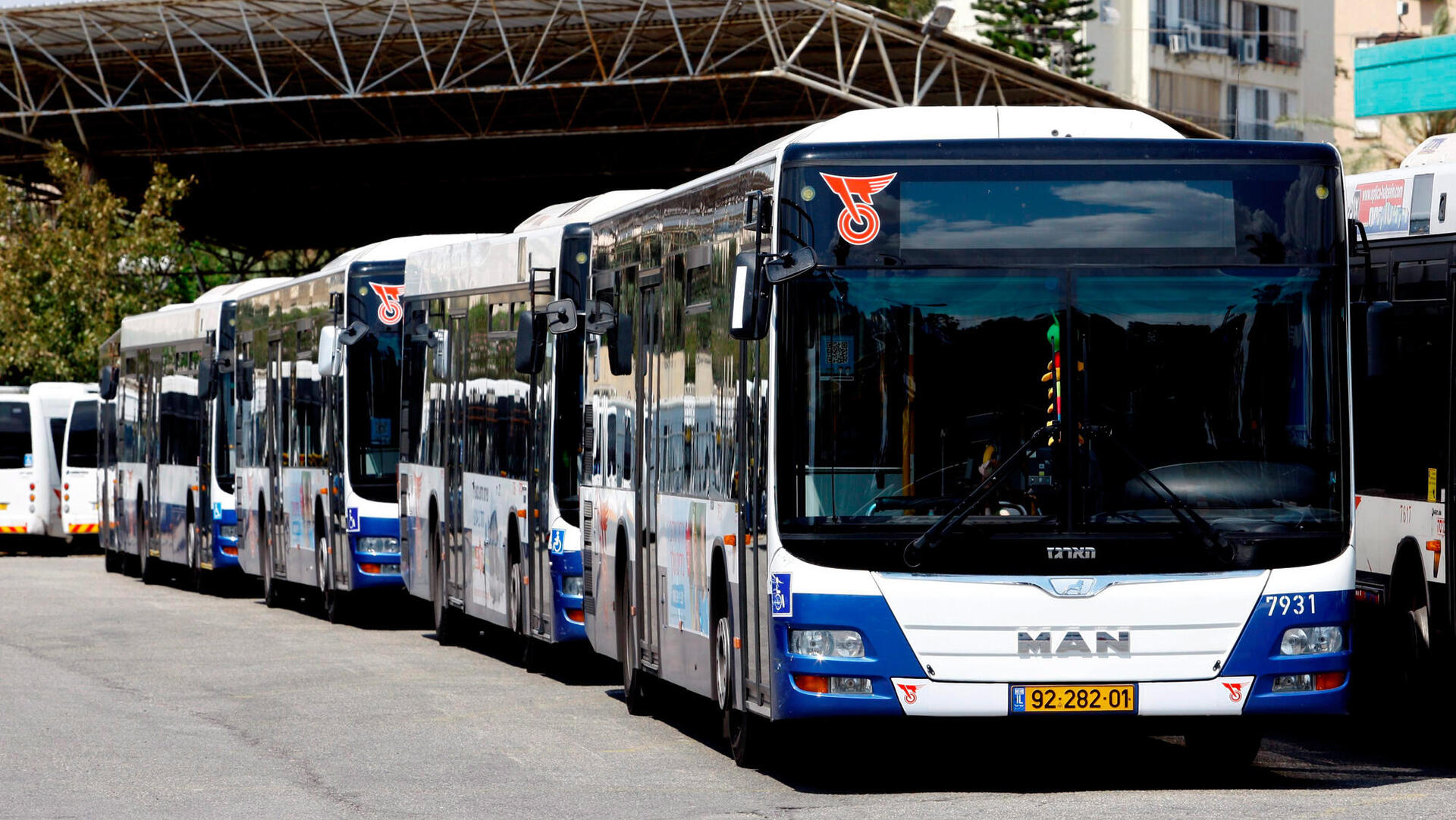 אוטובוס דן חניון אוטובוסים חברת דן רמת החיל תל אביב