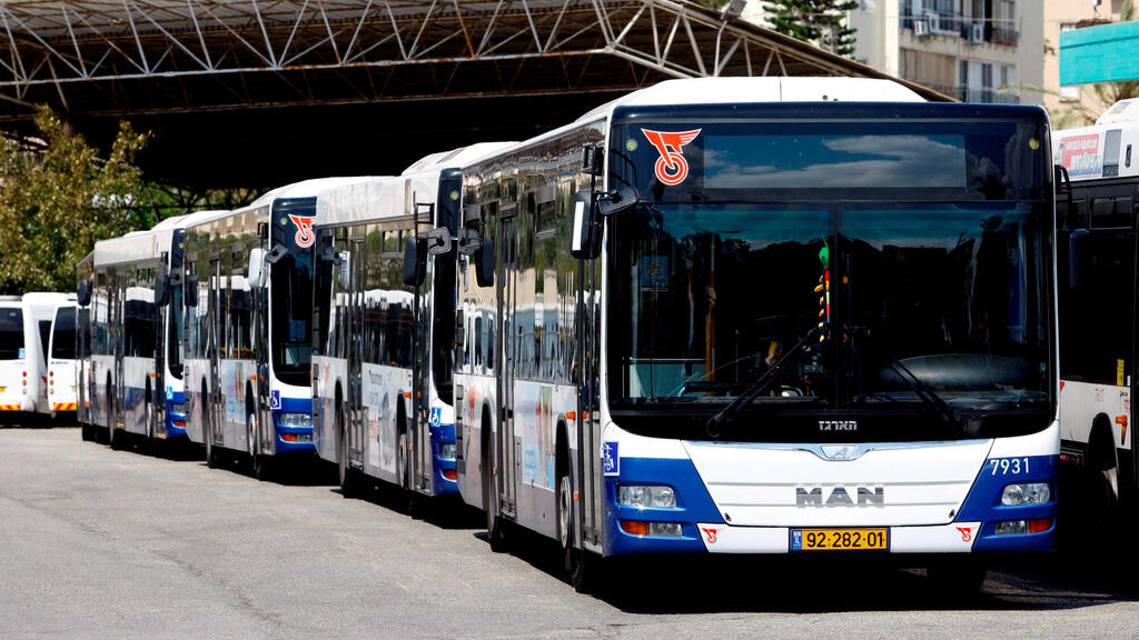 "הקמת רשת השירות נועדה להרחיב את הפעילות מעבר לתחום היבוא והאספקה" ( צילום: נמרוד גליקמן) אוטובוס דן חניון אוטובוסים חברת דן רמת החיל תל אביב