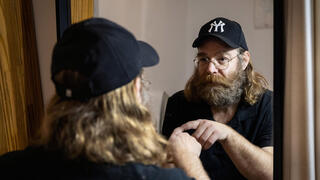 פנאי אבי תפילינסקי מורה מנהל ישיבה ופוסק חרדי שחי בסתר כחילוני