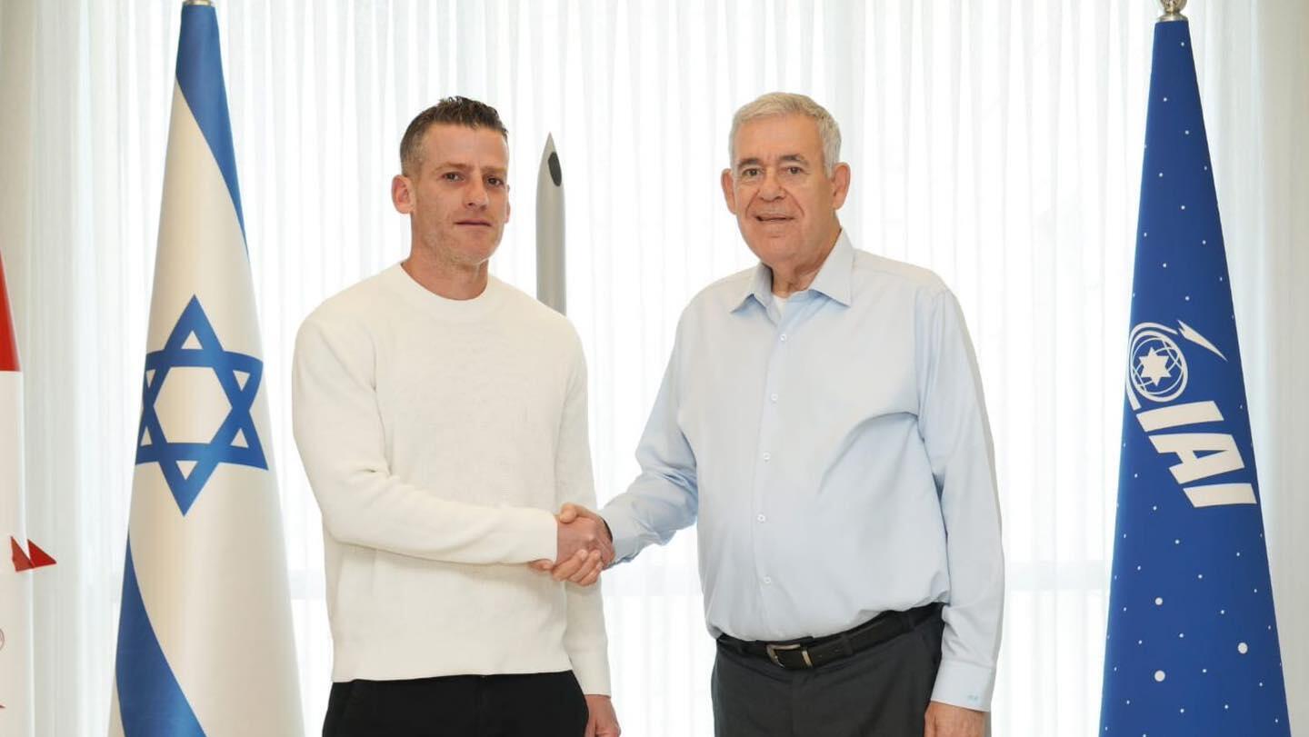 בועז לוי מנכ"ל התעשיה האווירית ו יאיר כץ יו"ר וועד עובדי התעשיה האווירית לישראל