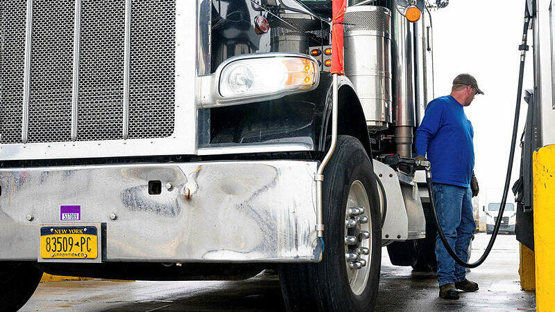 תדלוק דלק דלקים דיזל משאית משאיות בארה"ב