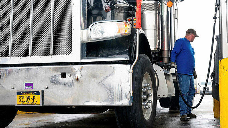 תדלוק דלק דלקים דיזל משאית משאיות בארה"ב