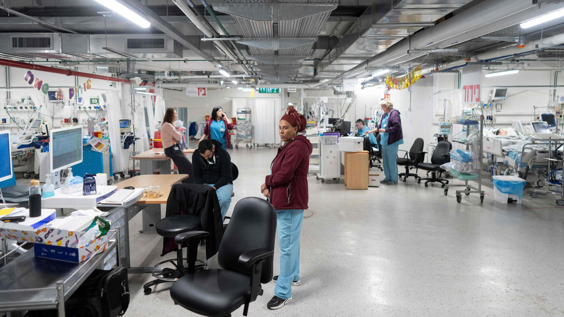  בית החולים התת־קרקעי של שניידר, לפני כשבועיים. בלי אור יום, בלי אוויר, כמעט בלי פרטיות, אבל לפחות חלק מהחולים זוכים להמשך טיפול צמוד. האחרים לא