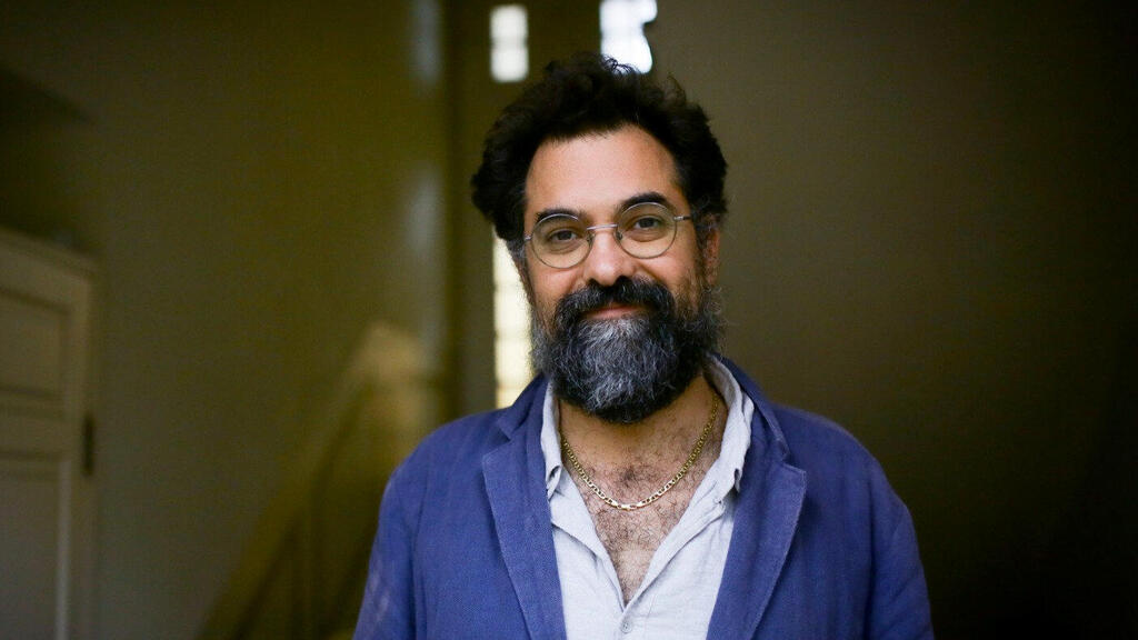 פנאי המרצה והסופר ד"ר ג'רמי פוגל