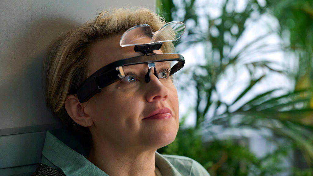 פנאי סרט מדע בדיוני דרמה חדשה In the Blink of an Eye קייט מקינון במצמוץ העין