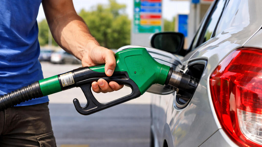 תדלוק. יהפוך לפעולה נדירה? (צילום: אתר- נוצר בבינה מלאכותית) תדלוק דלק