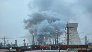 בית הזיקוק בחיפה נפגע לאחר ירי מ איראן מלחמה עם איראן בזן בית זיקוק 19.3.26