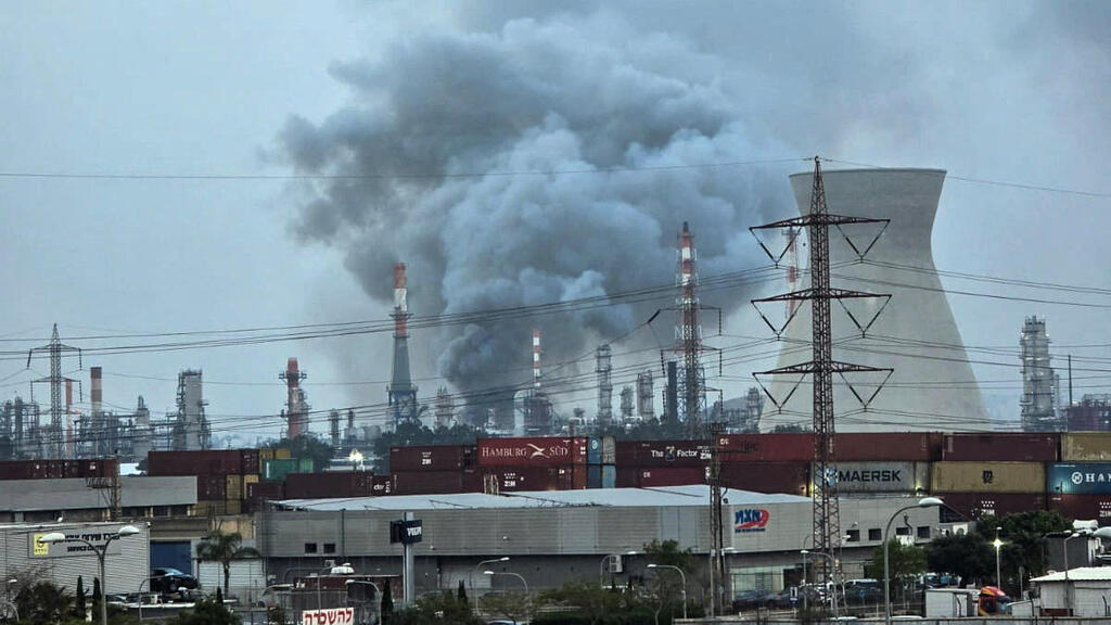 בית הזיקוק בחיפה נפגע לאחר ירי מ איראן מלחמה עם איראן בזן בית זיקוק 19.3.26