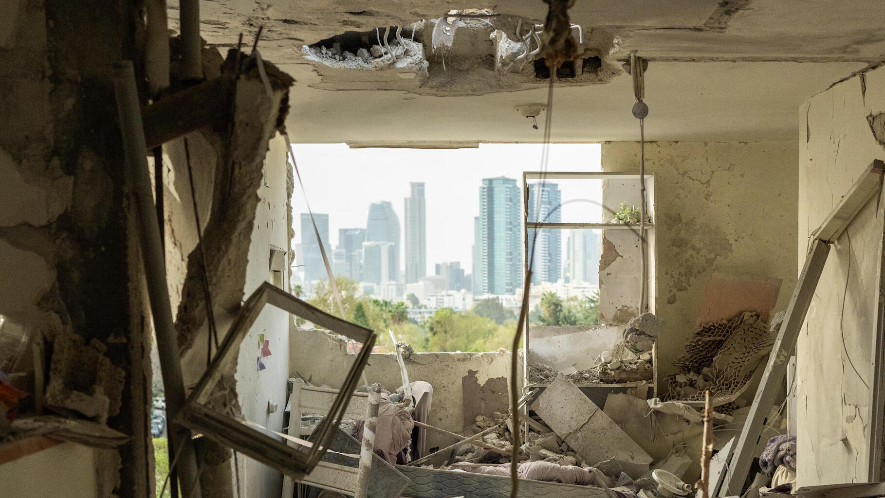 זירת נפילה של טיל איראני ב רמת אביב 19.3.26 שאגת הארי מלחמה עם איראן