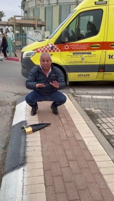 ראש העיר דימונה בני ביטון עם שבר יירוט יירוטים מלחמה עם איראן 21.3.26