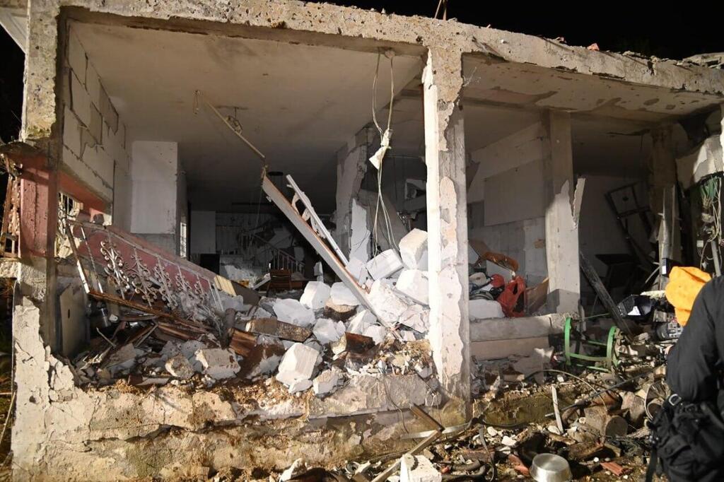 אתר הפגיעה בדימונה (צילום: הרצל יוסף) הרס ב דימונה בעקבות ירי מ איראן 2 מלחמה עם איראן 21.3.26