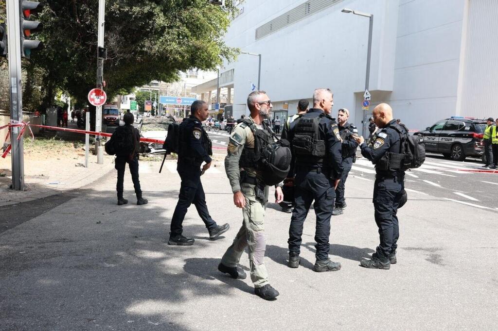 תל אביב הבימה נפילה פגיעה רסיס שבר יירוט ירי שיגור איראן מבצע שאגת הארי 22.3.26