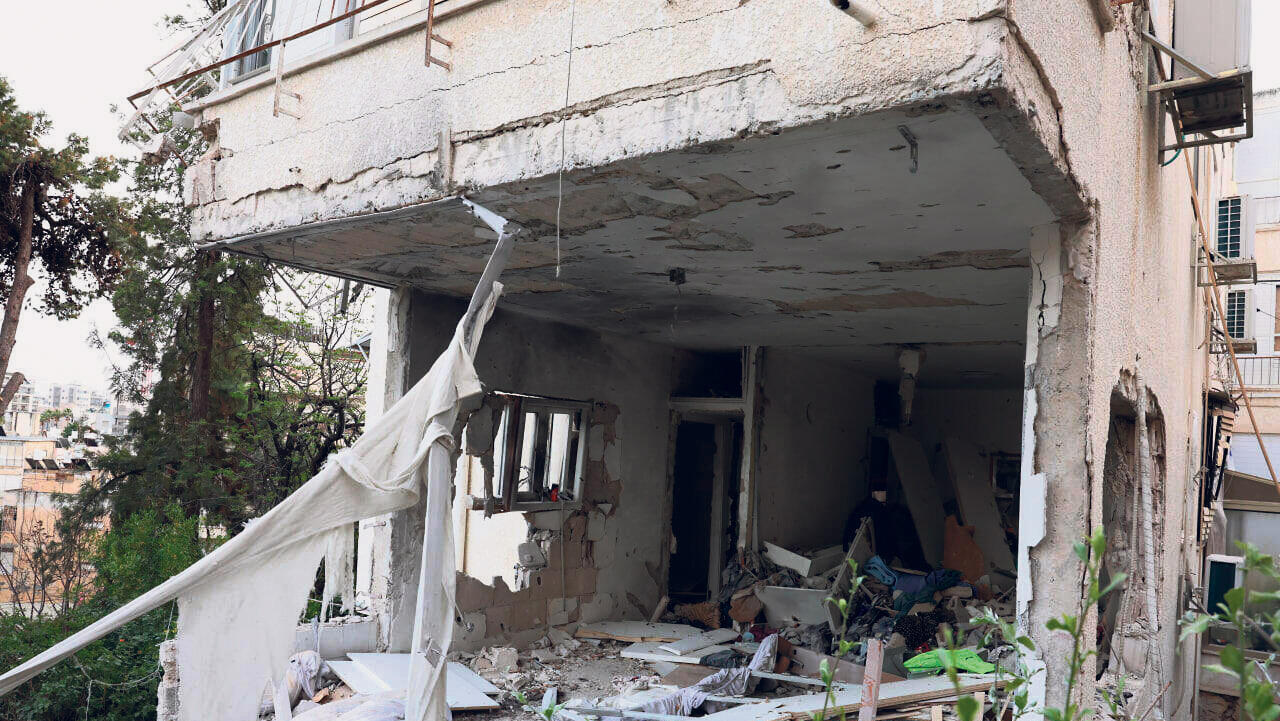 נפילה פגיעה מבנה בניין ב רמת גן שיגורים איראן מלחמה מבצע שאגת הארי 