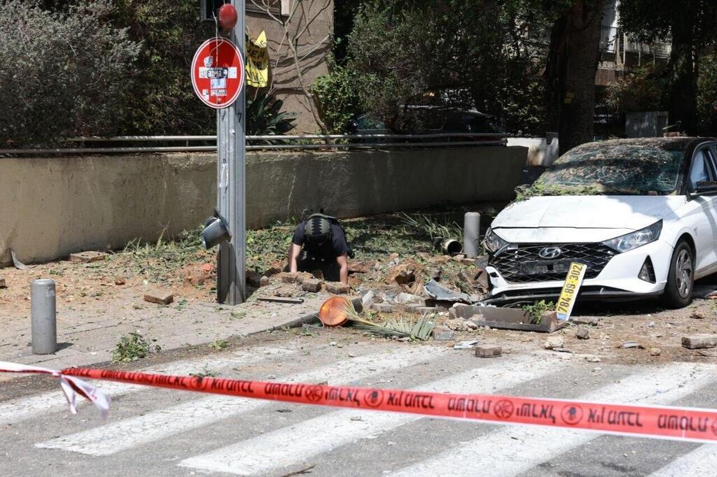 תל אביב הבימה נפילה פגיעה רסיס שבר יירוט ירי שיגור איראן מבצע שאגת הארי 22/03/2026