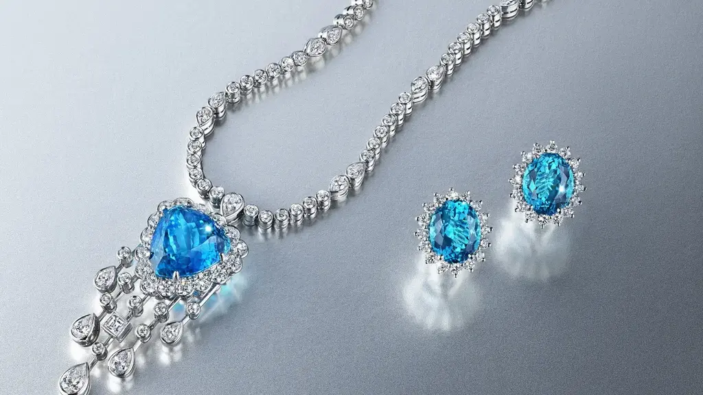 שרשרת משובצת יהלומים ואבן טורמלין Paraiba-type tourmaline נמכרה ב-4.2 מיליון דולר תכשיטים תכשיט 