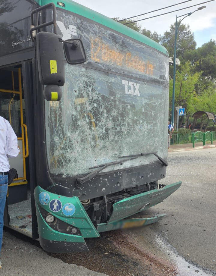 צילום: איחוד והצלה לישראל אוטובוס שנפגע מ רסיסים ב קריית שמונה 23.3.26 שאגת הארי מלחמה עם איראן