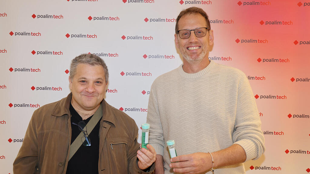 מימין: רונן לביא, מייסד־משותף ומנכ”ל NAVINA; וד”ר גלעד לנדאו, מנכ”ל CatAmmon.co (צילום: יריב כץ) פרויקט GROWTH פועלים טק - מימין רונן לביא מייסד משותף ומנכ”ל NAVIN וד”ר גלעד לנדאו מנכ”ל CatAmmon.co