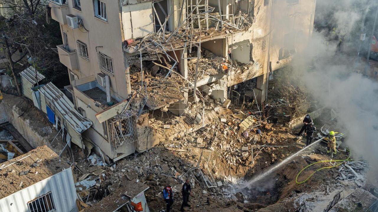 תל אביב זירה הרס נפילה נזק בניין רכבים ירי איראן שאגת הארי 3