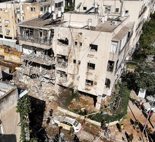 זירת פגיעה ב..., השבוע. העלות של המלחמה הנוכחית עם איראן היא כרגע רק הערכה, שנעה בין 50 מיליארד ל־ 10 מיליארד שקל