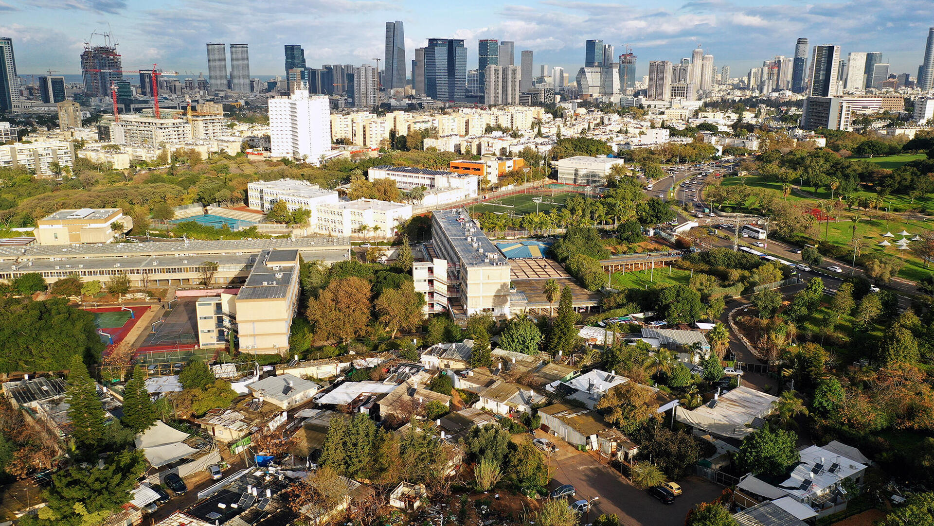 מבט על שכונת כפר שלם ב תל אביב