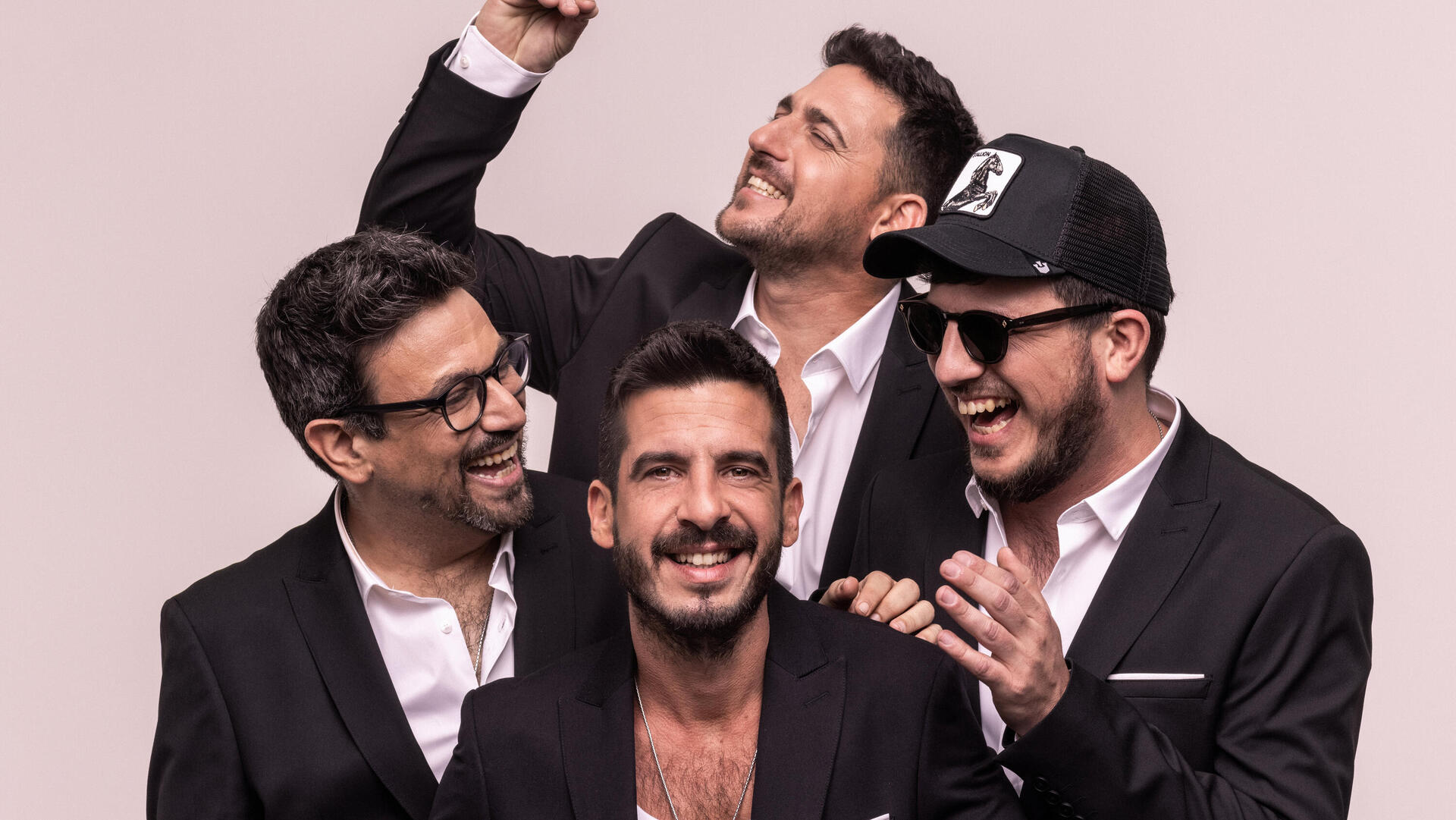 פול טראנק. "אין מילים איתך" יוצא דופן כי ביטויי התשוקה שבו שווי ערך לביטויי האהבה הרגשית