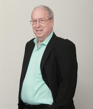 צבי סטפק. "שמעתי מגיל צעיר שכל מה שהצלחתי בו היה בזכות אבא. אבל כל מי שצריך יודע את תרומתי למיטב"