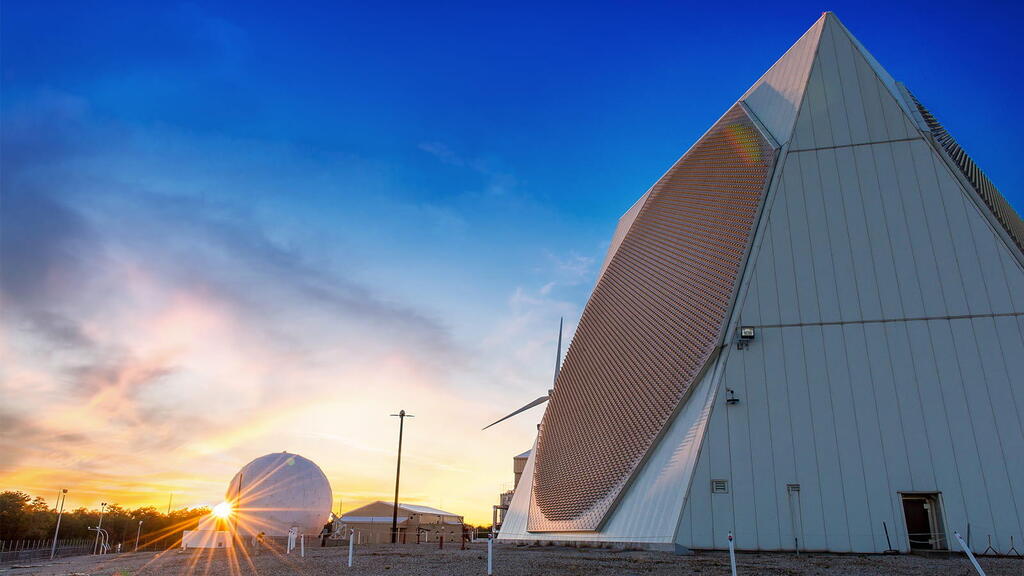 הקברניט הגנה אווירית טיל נגד טילים