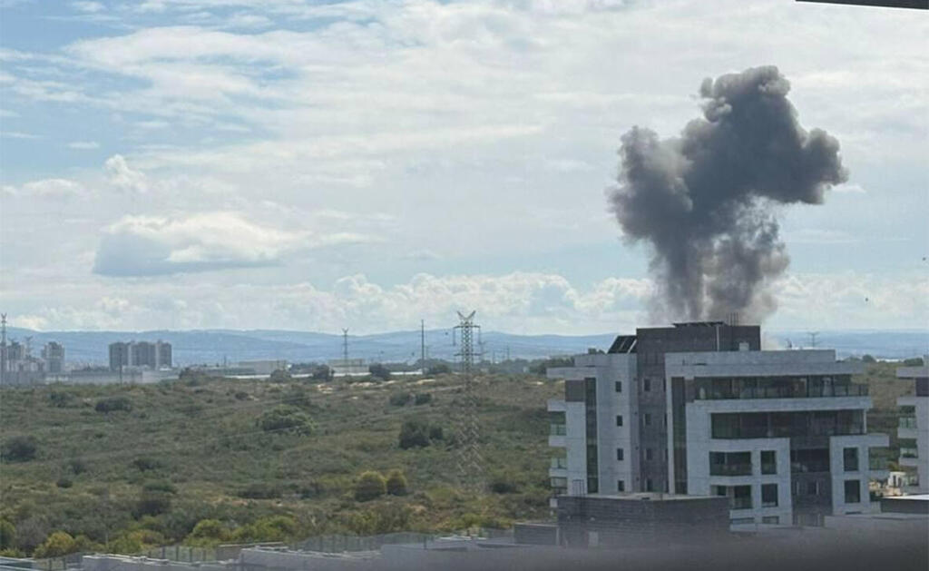 אור עקיבא עשן פגיעה נפילה ירי איראן