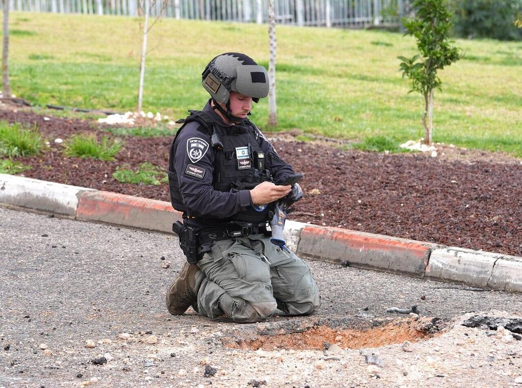 קריית שמונה זירה נפילה רסיס טיל ירי לבנון חיזבאללה שבר יירוט 25.3.26