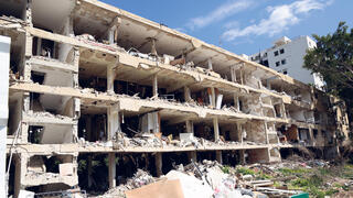 מוסף נדל"ן 2026 מתחם בית דיור מוגן משען בניין שנפגע מ טיל איראני ברחוב ברודצקי 64 תל אביב