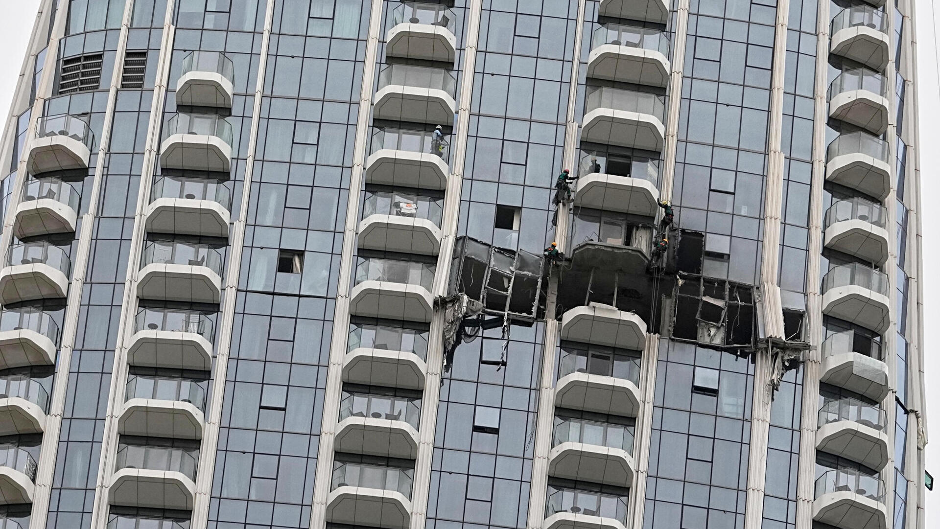 מוסף נדל"ן 2026 נזק שנגרם למלון בדובאי מתקיפה איראנית