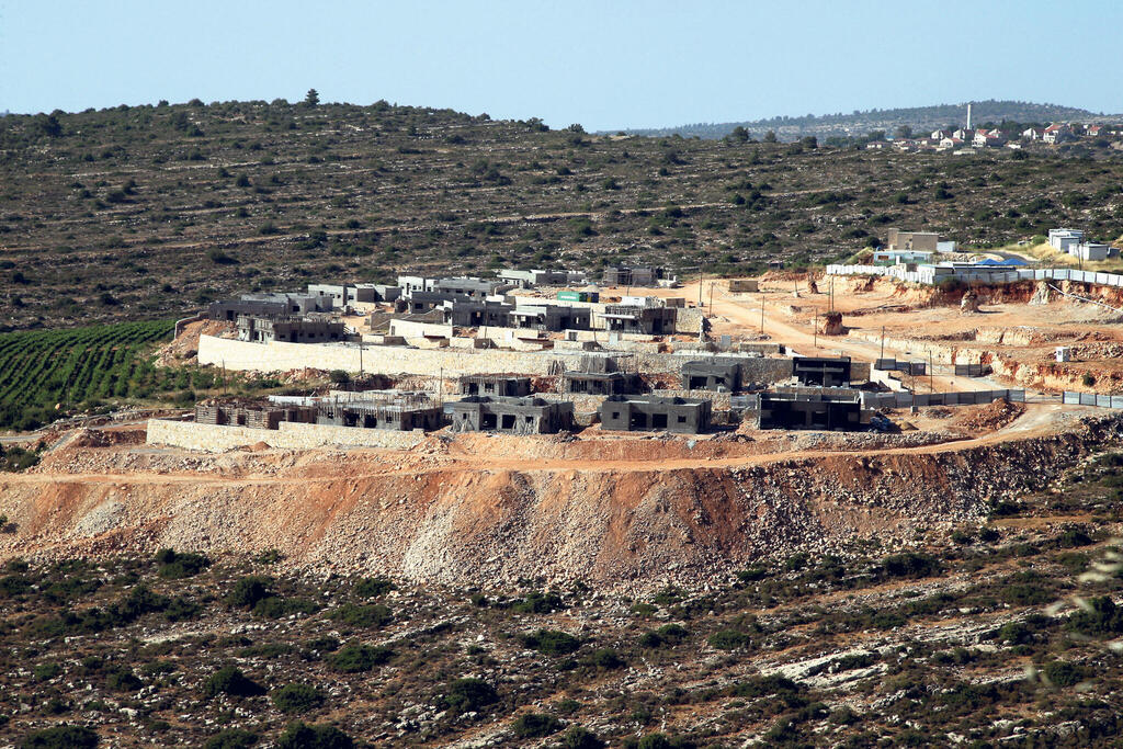 בנייה בהתנחלות כרם רעים. "הנושא הזה מאתגר מבחינתי, כי אני לא מאמין בזה, אבל אני צריך לכבד את תפיסות העולם הלגיטימיות של החברים שלי"
(צילום: יריב כץ) מוסף נדל"ן 2026 בנייה בהתנחלות כרם רעים