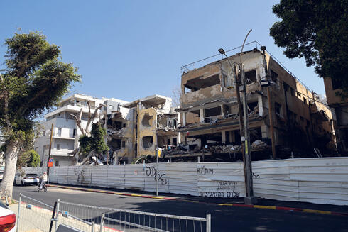 Remains of  buildings damaged in June at the corner of Pinsker &amp; Allenby streets in Tel Aviv 