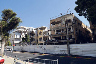 מוסף נדל"ן 2026 שרידי הבניינים שנפגעו ביוני בפינת הרחובות פינסקר ואלנבי בתל אביב