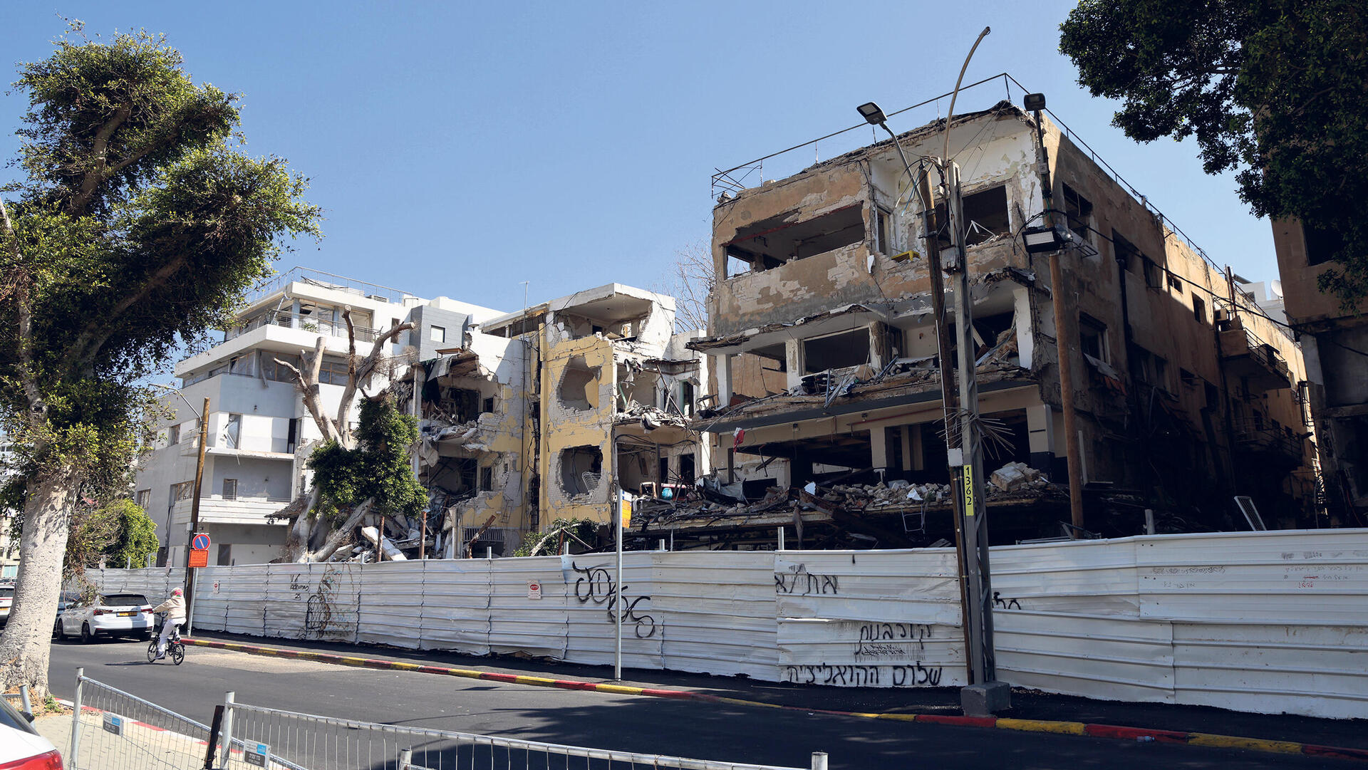 מוסף נדל"ן 2026 שרידי הבניינים שנפגעו ביוני בפינת הרחובות פינסקר ואלנבי בתל אביב