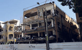 מוסף נדל"ן 2026 שרידי הבניינים שנפגעו ביוני בפינת הרחובות פינסקר ואלנבי בתל אביב