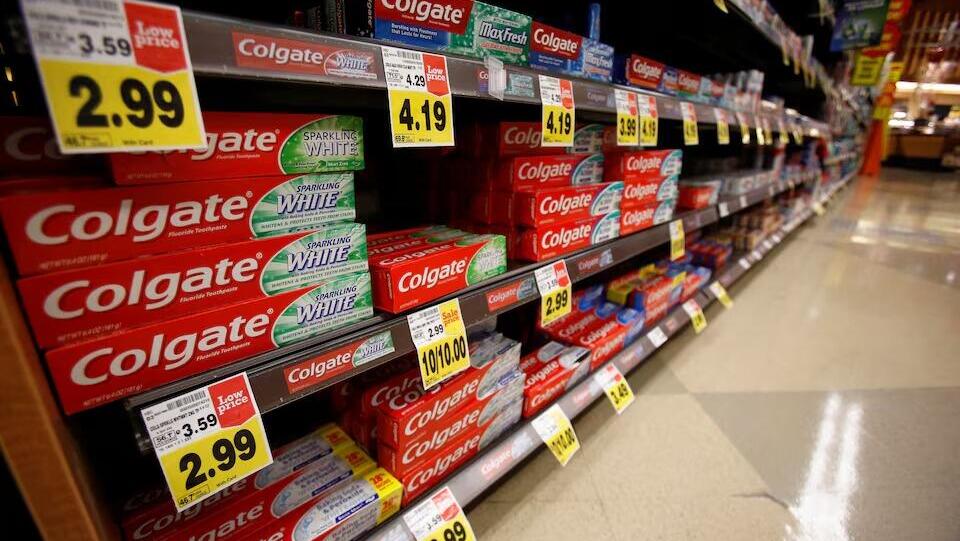 מדף של מוצרי קולגייט בארה"ב