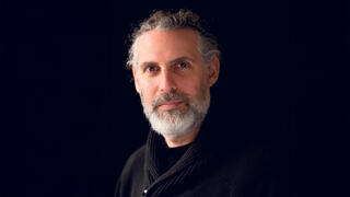 פנאי אמיר חרש  סופר ישראלי אמן פרפורמנס ומרצה לספרות 