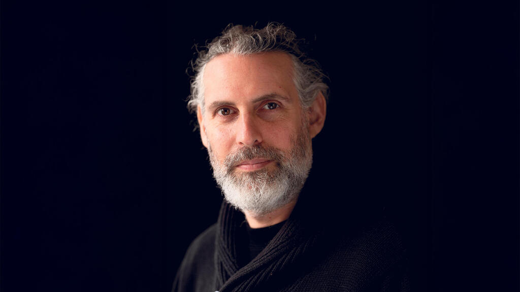 פנאי אמיר חרש  סופר ישראלי אמן פרפורמנס ומרצה לספרות 