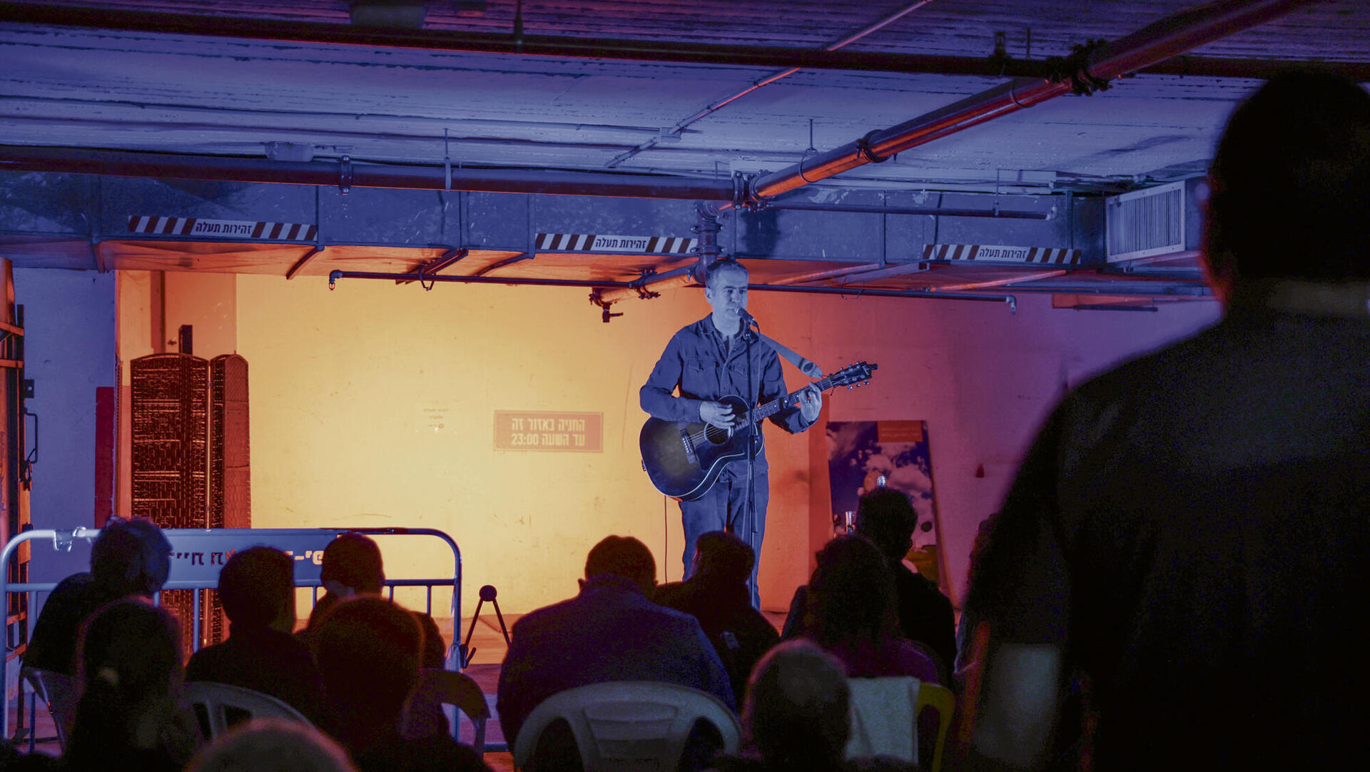  פנאי הופעה של יהלי סובול במקלט הציבורי גן העיר