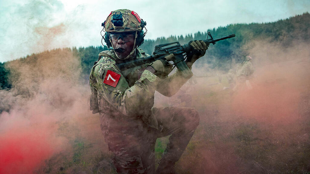  פנאי סרט מלחמה סאטירי אמריקאי מכונת מלחמה