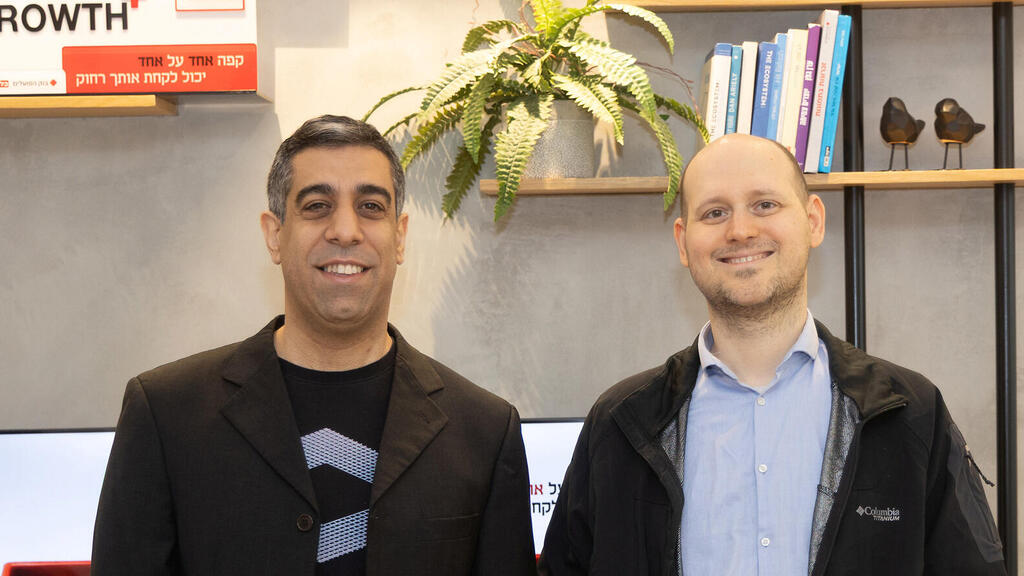 מימין: משה נוי, מנכ"ל Caesarea Labs, ואלעד רז, מייסד־משותף ומנכ"ל Next Silicon (צילום: אביגיל עוזי) פועלים טק מימין משה נוי ו אלעד רז